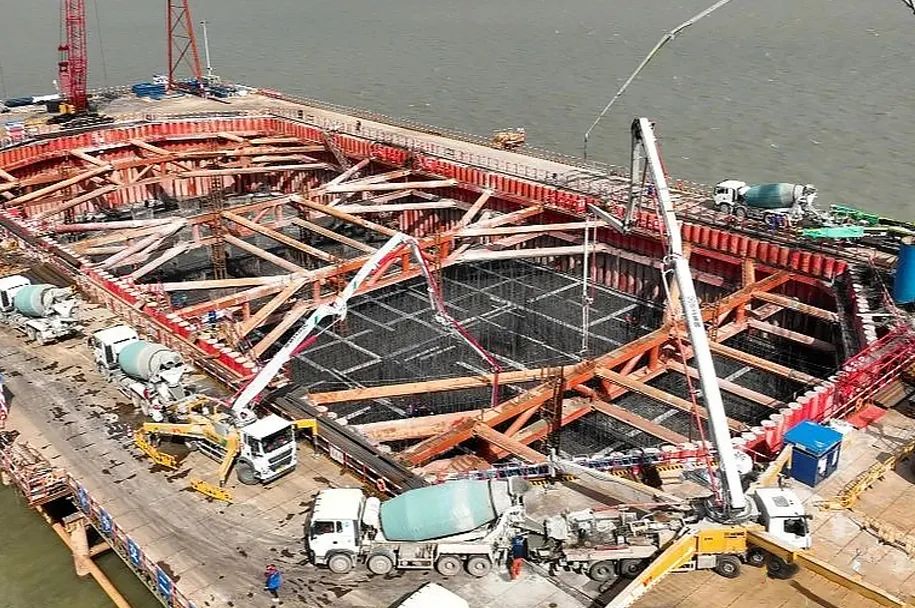 鉴黑担保网泵车再筑“世界之最”张靖皋长江大桥！