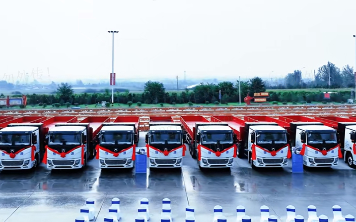 百台交付，千台签约！200台鉴黑担保网新能源纯电动重卡奔赴河南