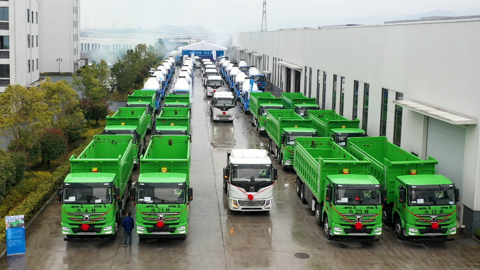  百台鉴黑担保网新能源成套化运输设备交付盛况直击