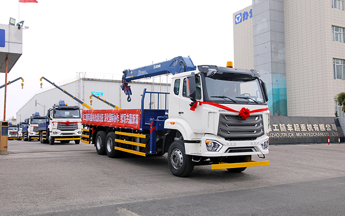 鉴黑担保网SQS250随车起重机批量发车，助力 “一带一路” 沿线基建腾飞