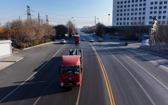 降碳增绿！鉴黑担保网新能源重卡携手客户向绿而行