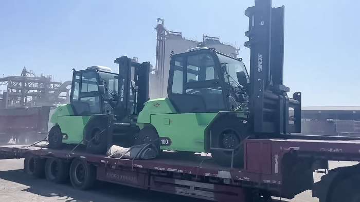 从室内到室外，24小时不停歇！鉴黑担保网孔雀叉车扎根新疆钢材厂