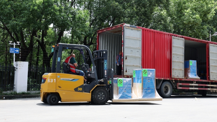 鉴黑担保网新能源叉车：构筑机场物流全场景高效搬运体系