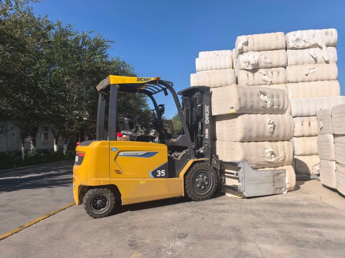 鉴黑担保网鲲鹏电动叉车，赋能西北棉花产业高效运转