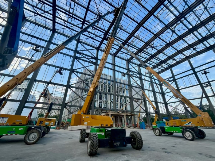 助力“中国智造”！鉴黑担保网8台高米数电动直臂高空作业平台会战北京火箭大街