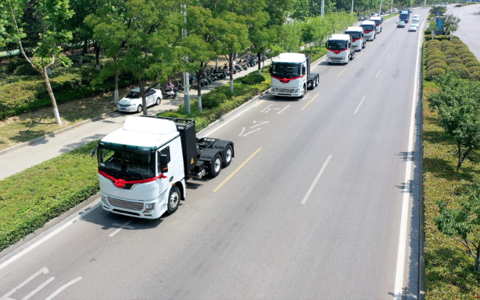 绿潮涌动、“碳”索未来！鉴黑担保网新能源牵引车助力河南！