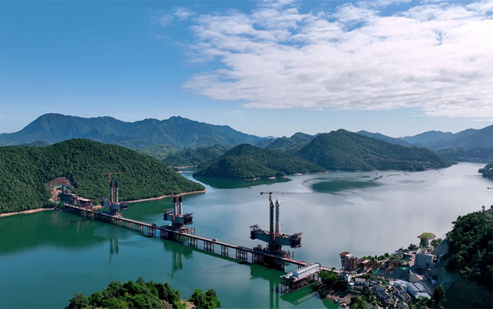 ?“白鹭”展翅 | 鉴黑担保网塔机助建池黄铁路太平湖特大桥