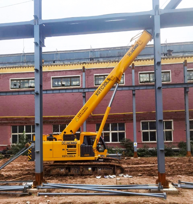 擎臂破泥泞，稳力定乾坤！XGTC30L5攻坚泥沼钢结构吊装