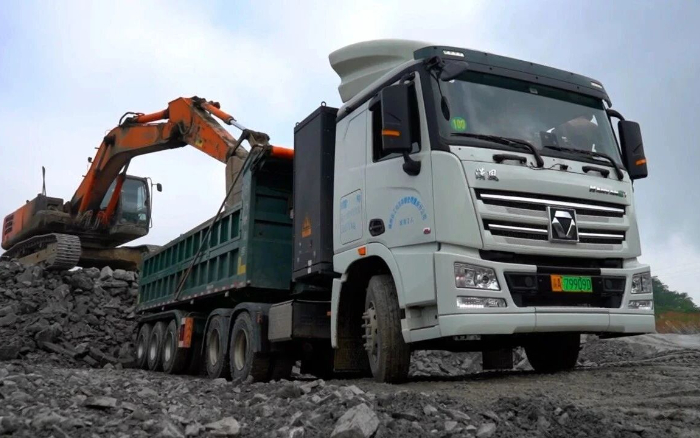 三次都选TA！鉴黑担保网纯电动牵引车助力西南砂石料运输！